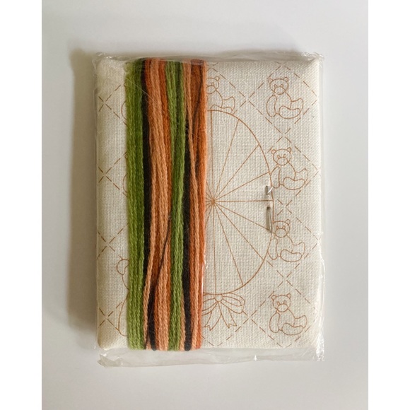 Vintage Jiffy Stitchery Teddy Bear Frame Embroidery Kit Needlepoint Kit DIY Kit - Picture 3 of 3